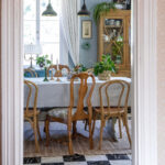 Talonpoikaisrokokoo tuoli, väri antiikki, verhoilu Chrysanthemum Toile 201