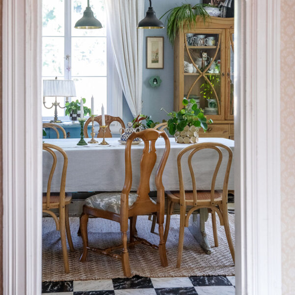 Talonpoikaisrokokoo tuoli, väri antiikki, verhoilu Chrysanthemum Toile 201